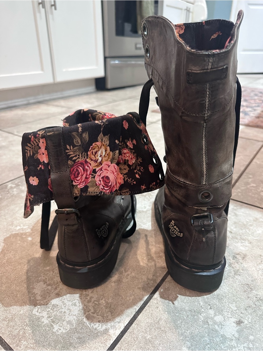 Dr. Martens Triumph 1914 foldover Boots Size 9 brown gray floral - Picture 2 of 10